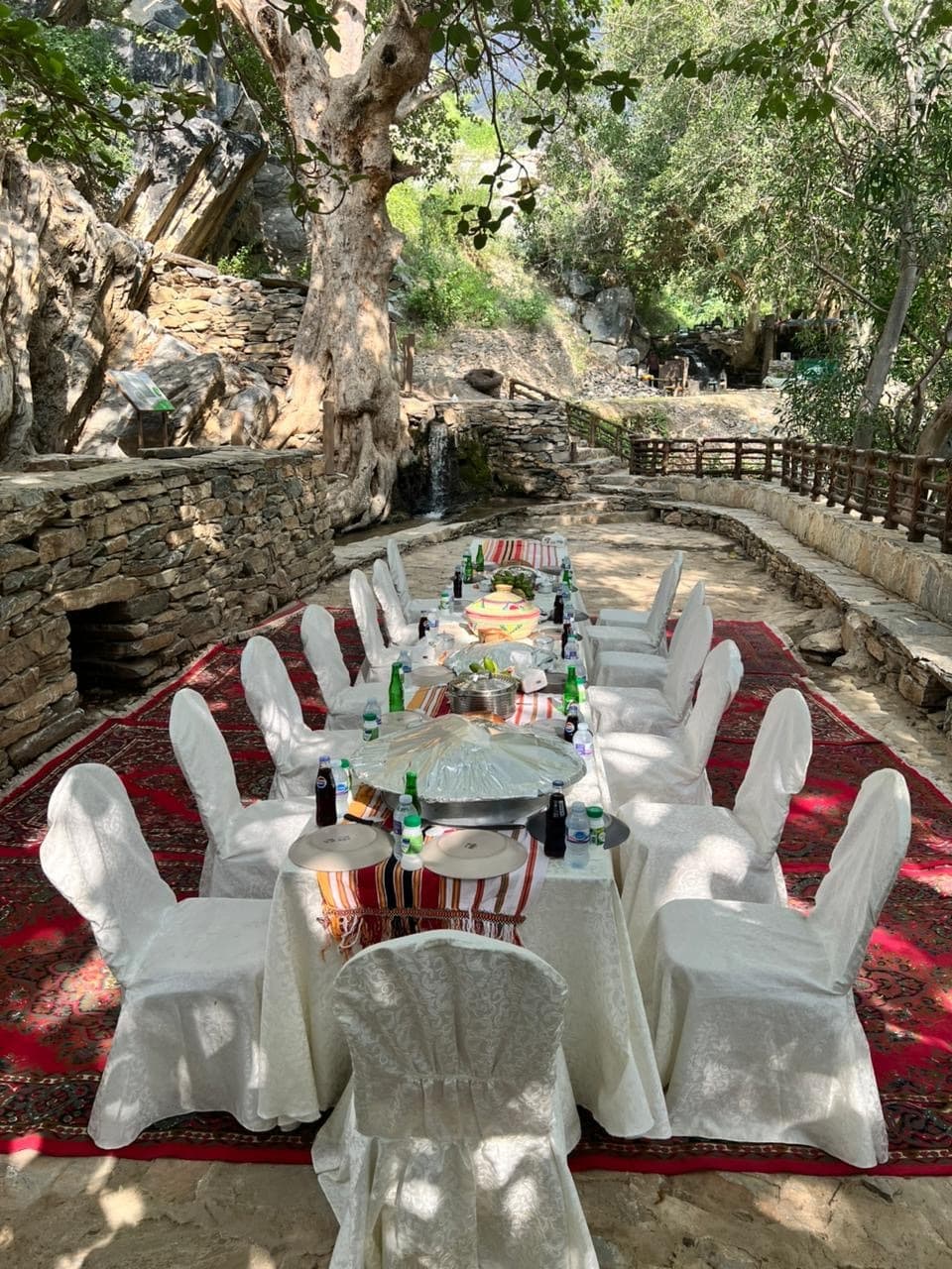 Breakfast or lunch in the village of Dhi Ain